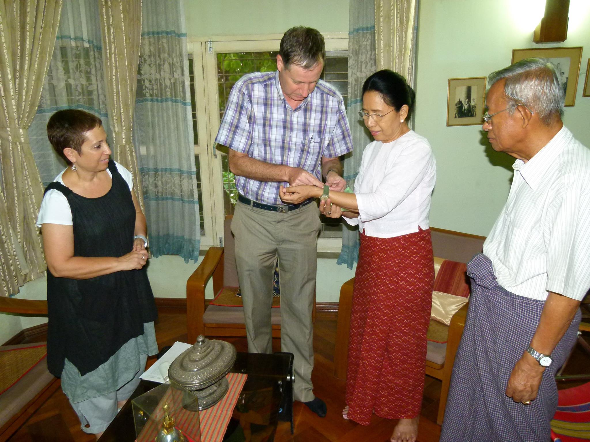 על עצי שיטים, בן-גוריון, או נו ראש ממשלת בורמה ושעון ישן אחד