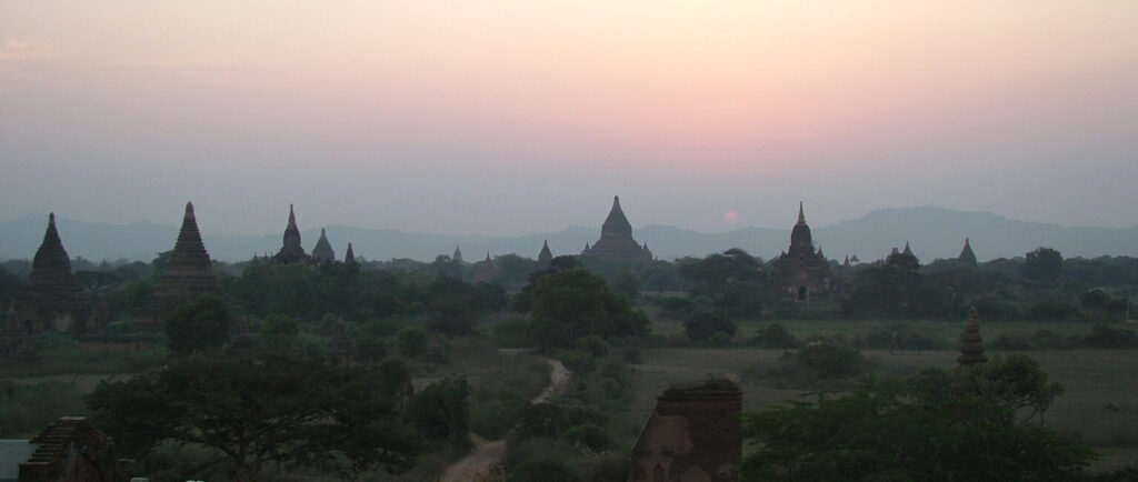 Sun Sun from the big pagoda at Pagan