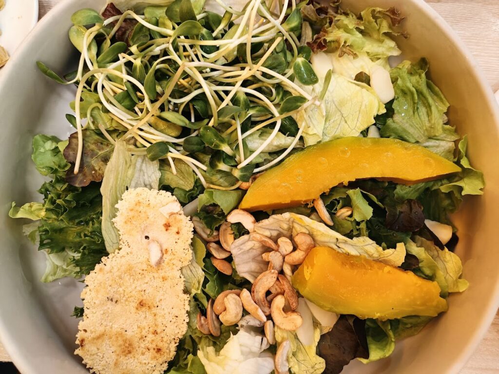 מנת סלט מפוארת ב-Salad Factory טרמניל 21 בנגקוק תאילנד