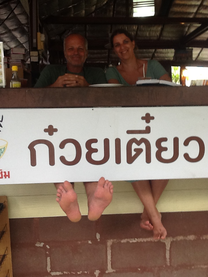 מסעדת ה"נודלס עם רגליים משתלשלות" בפיצ'אנלוק – Phitsanuloke