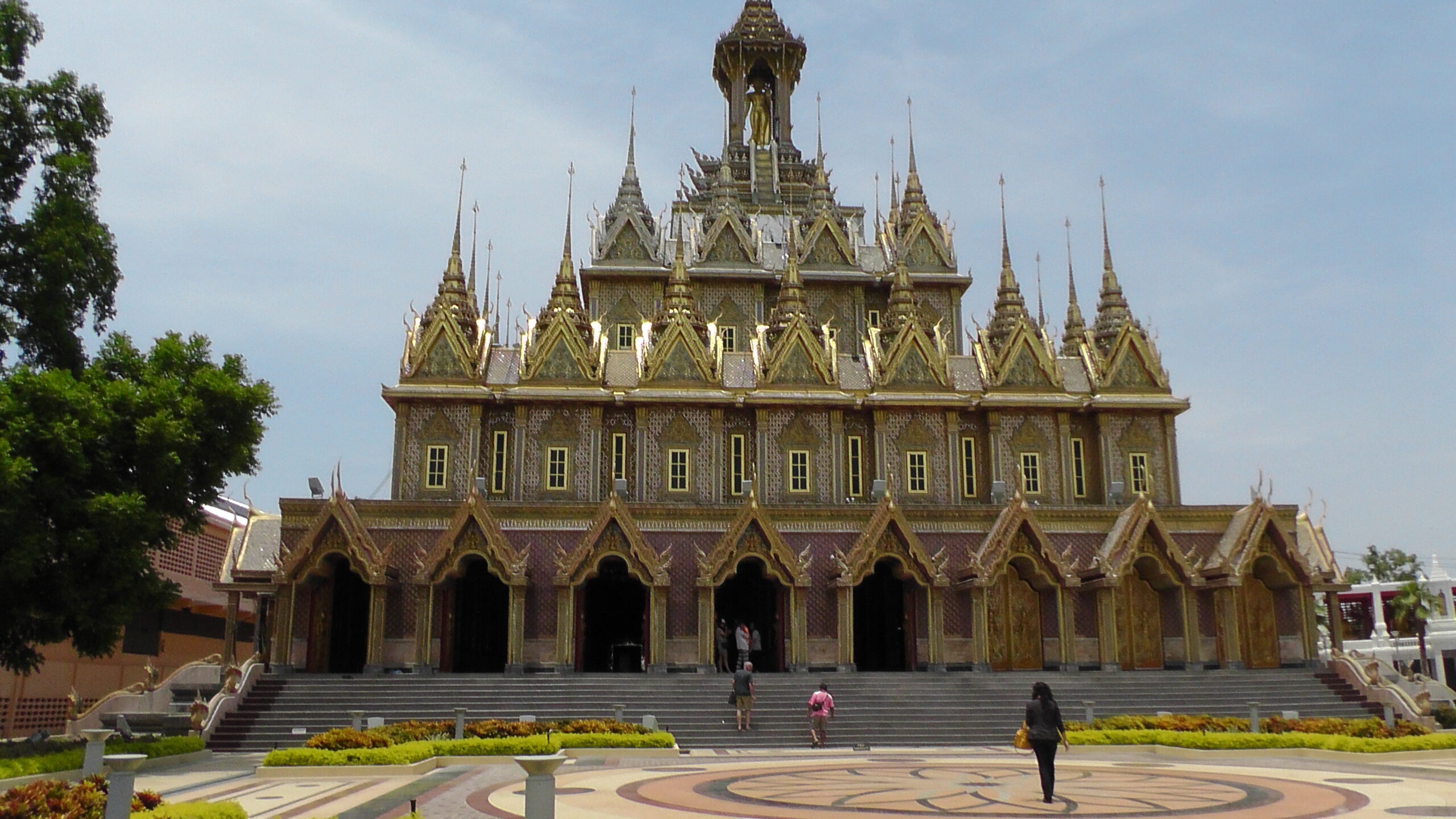 מקדשים בתאילנד – איים של שלווה