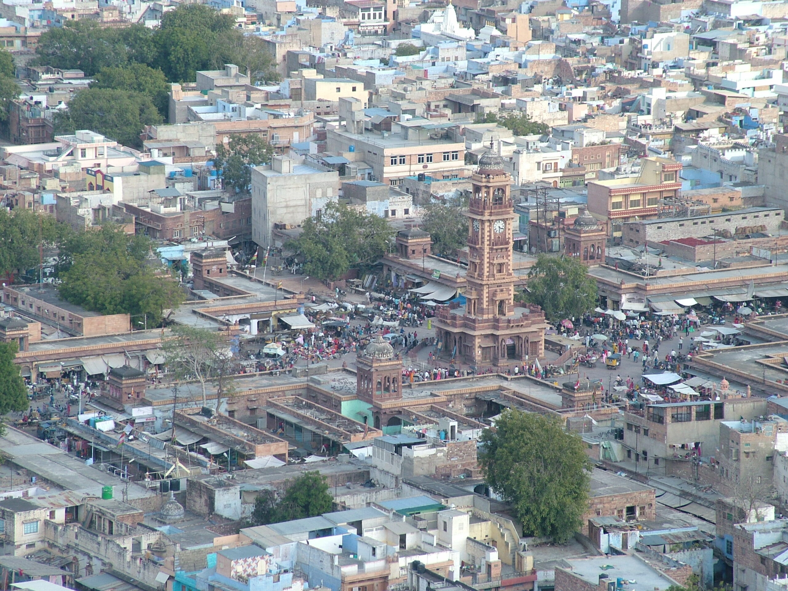 כמעט כמו לשתות לאסי זעפרני בשוק כיכר השעון בג'ודפור