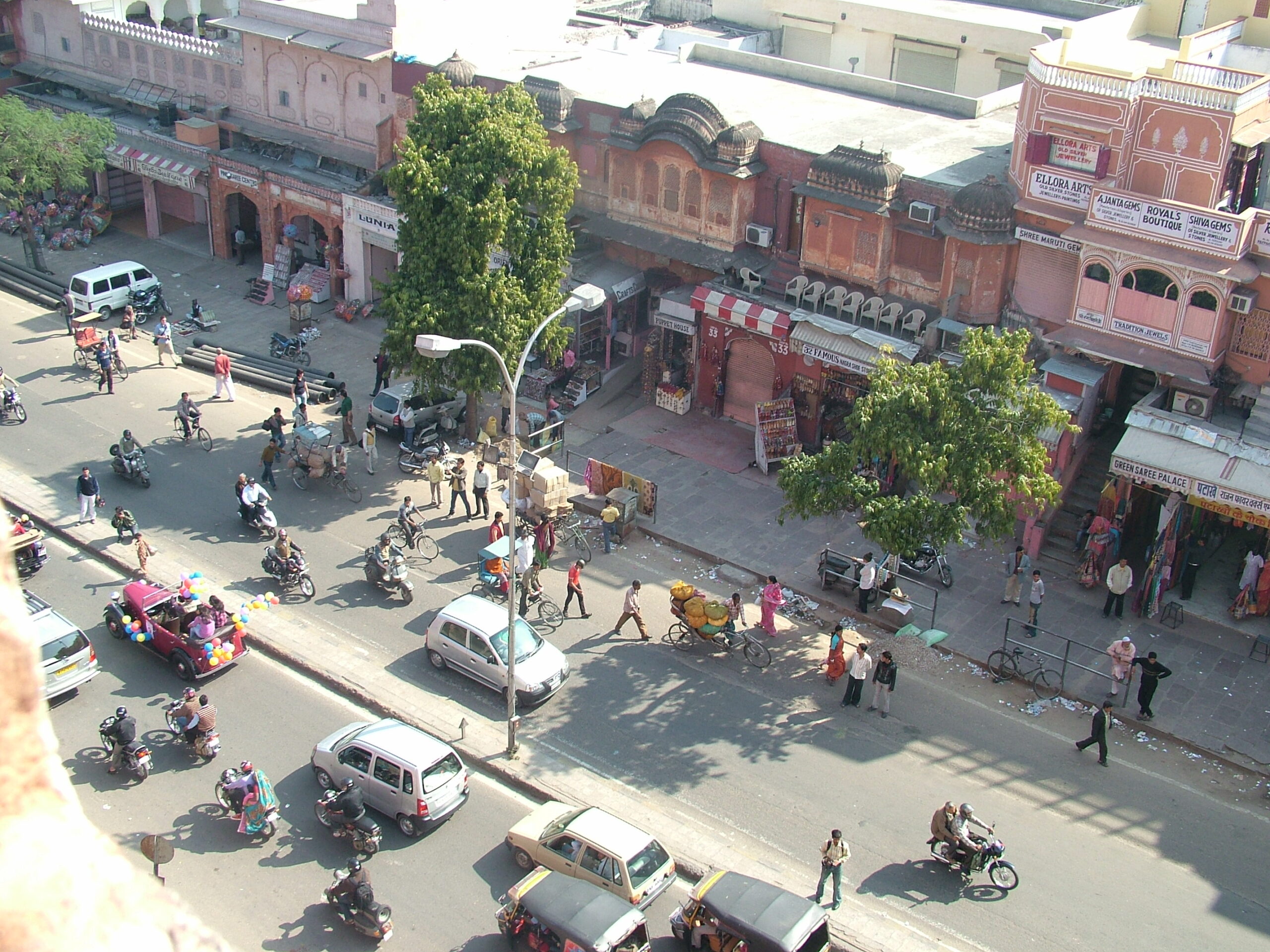 תמיד יש הפתעות ברחובות הודו – תהלוכה בג'יפור