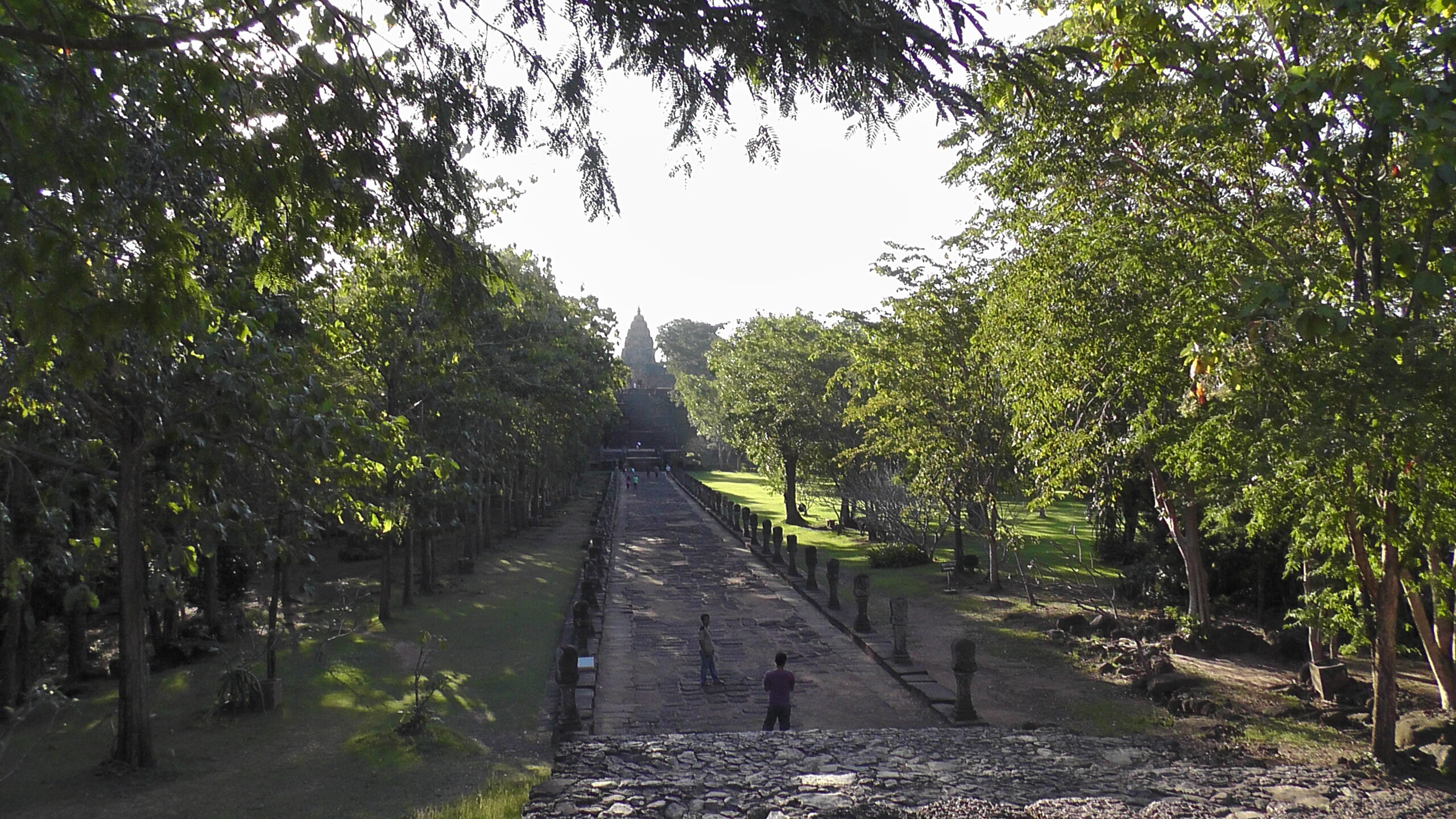 למצוא שלווה בעתיקות רדומות באיסאן