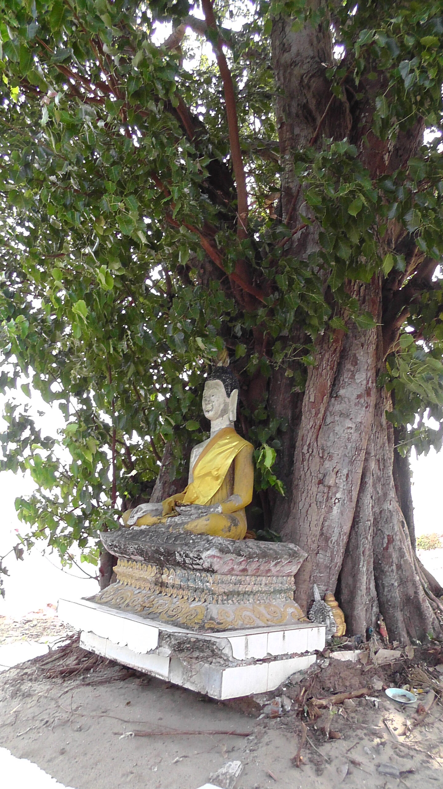 מוקדהן עיר שכולה נהר (מקונג) ושוק (אינדו-סין)