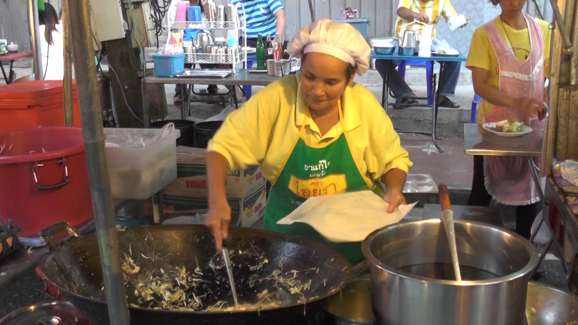 פאד-תאי בשניקל? מישהו?