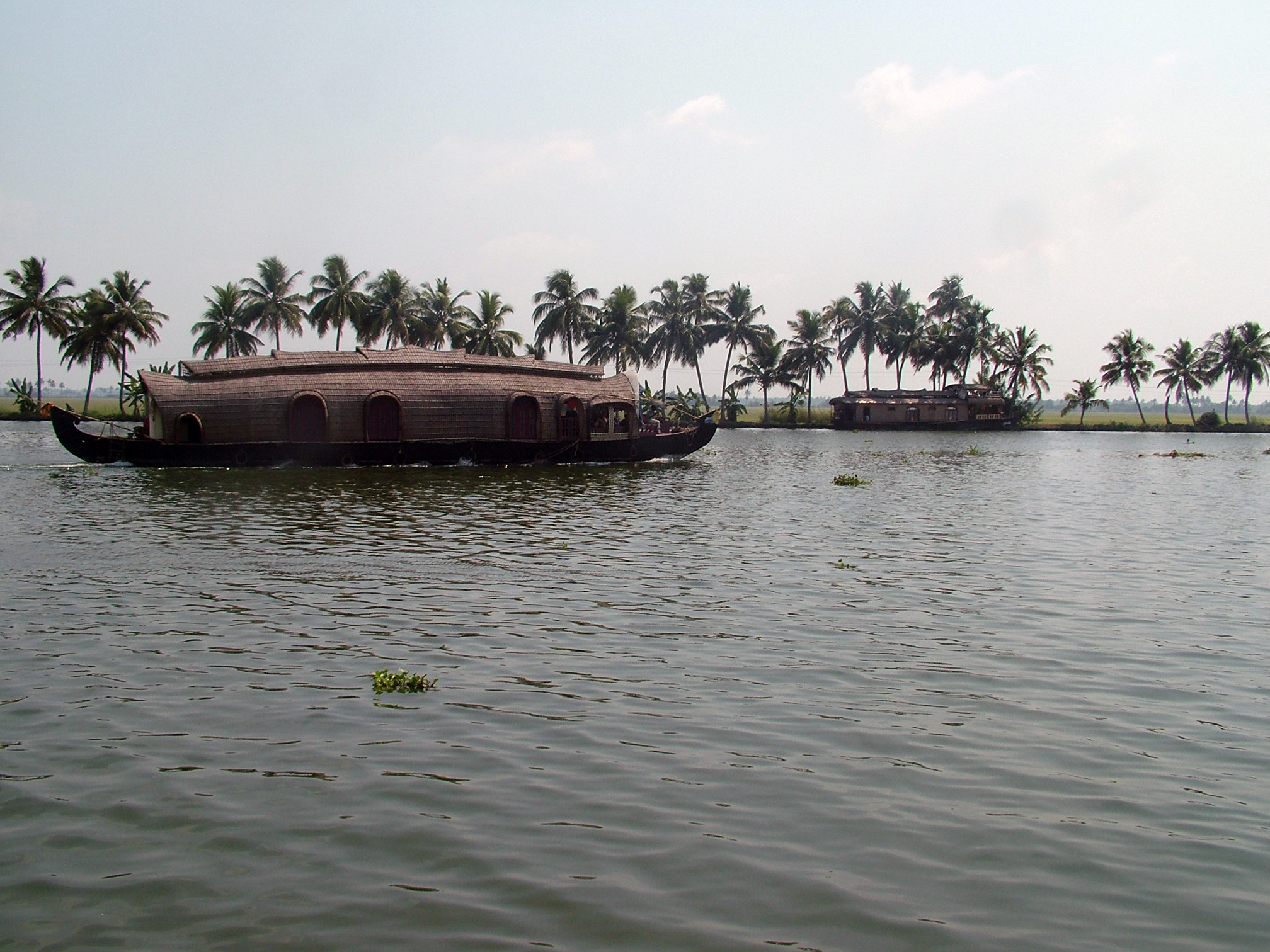 שייט נפלא בבית סירה מבלי לצאת מהכורסא – כומרכום
