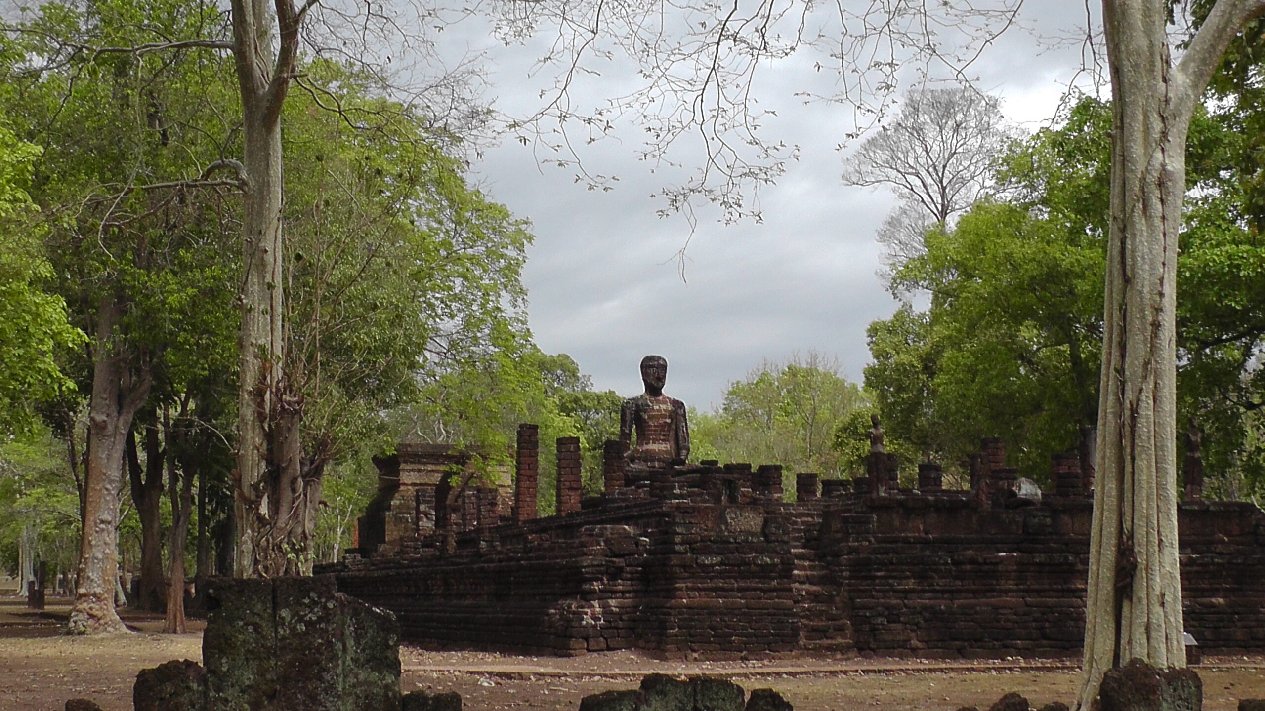 העורבים ואנחנו בעתיקות קפנג פאט תאילנד