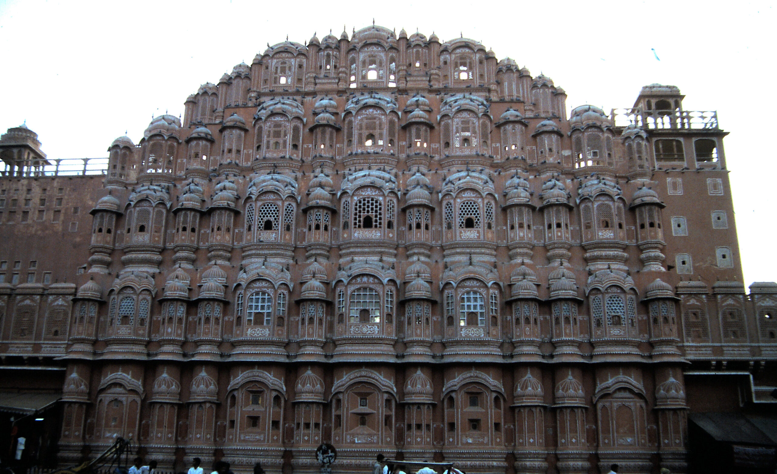 מעשה בחמישה כדים עם סוף ידוע מראש – חוויות מג'יפור