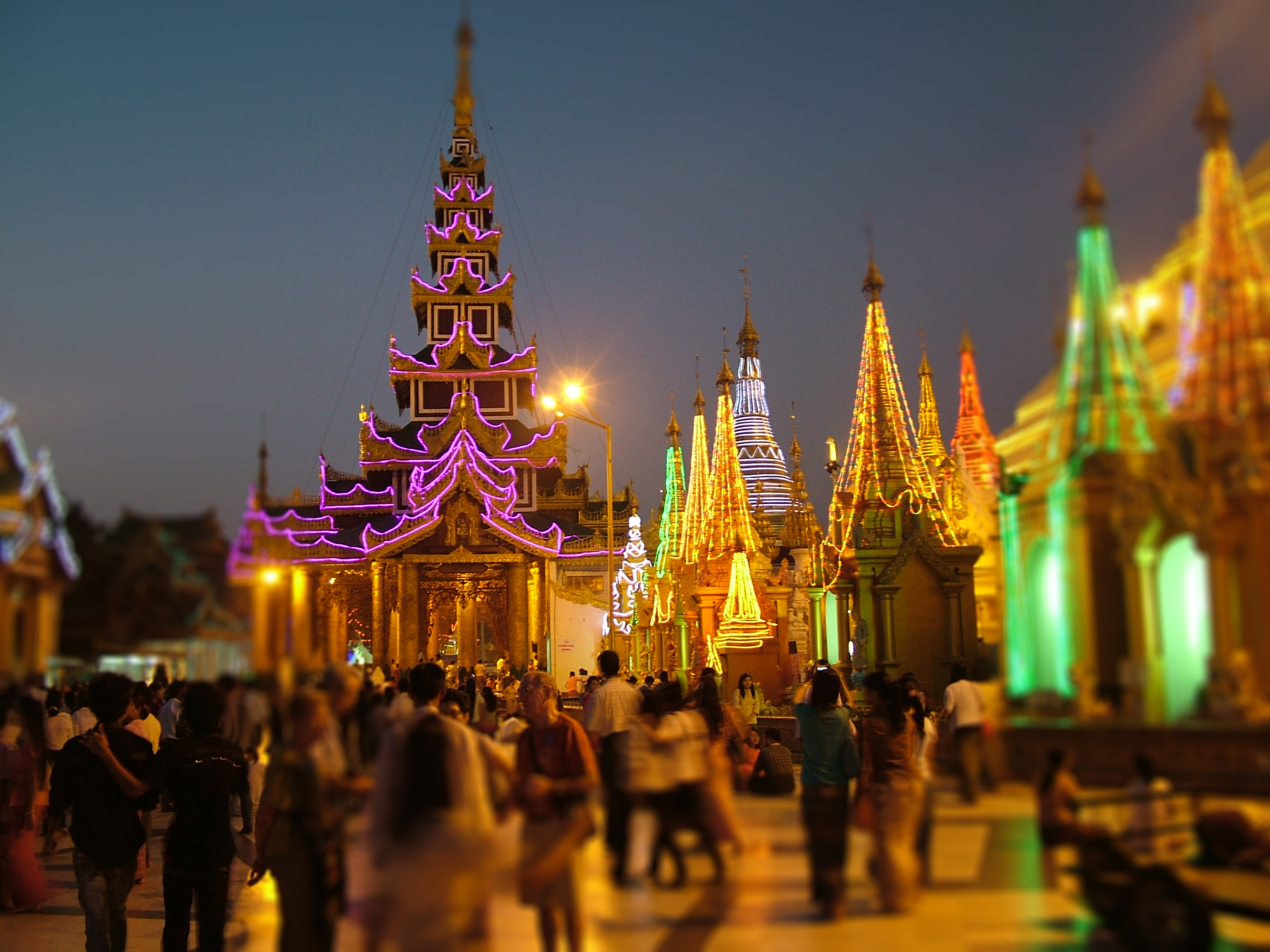 מקדש השווה דגון לעת ערב