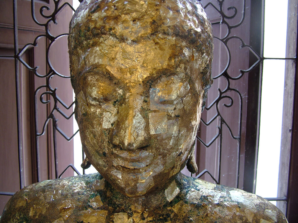 בודהה מוזהב