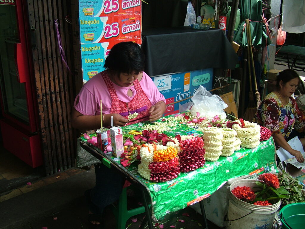 דוכן לממכר זרי יסמין בנגקוק תאילנד