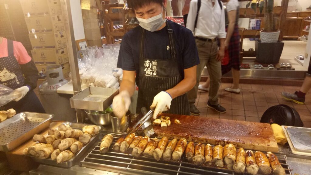 דוכן פטריות מלך הלילה