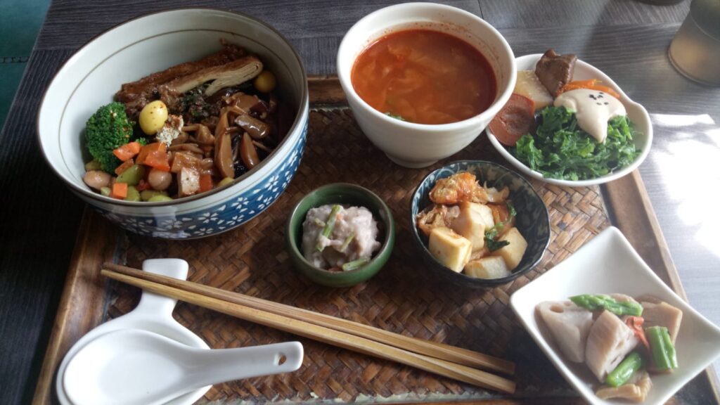 Hualien מנה במסעדה צמחונית