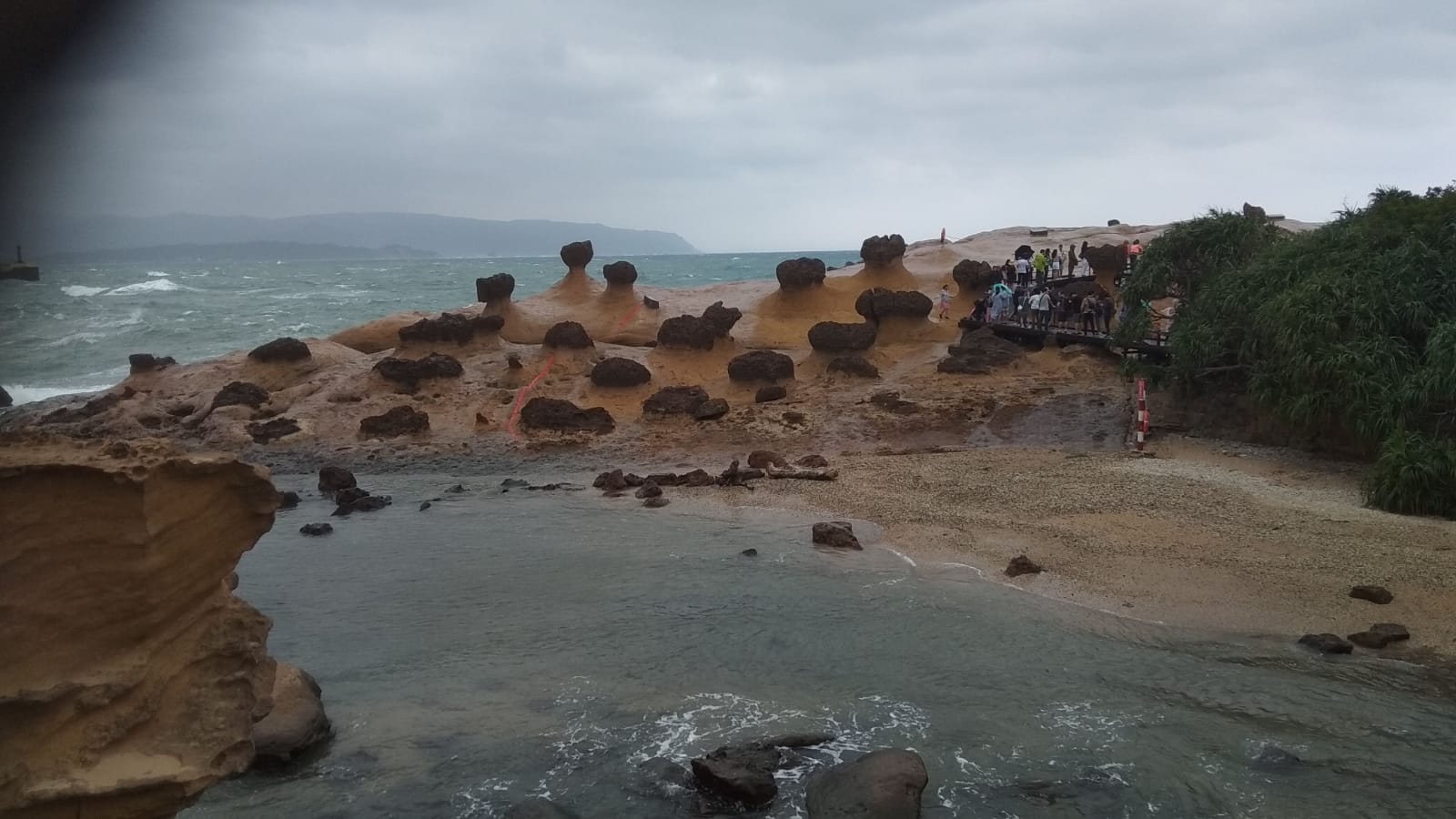 הפארק הגיאולוגי yehliu ביום סגריר