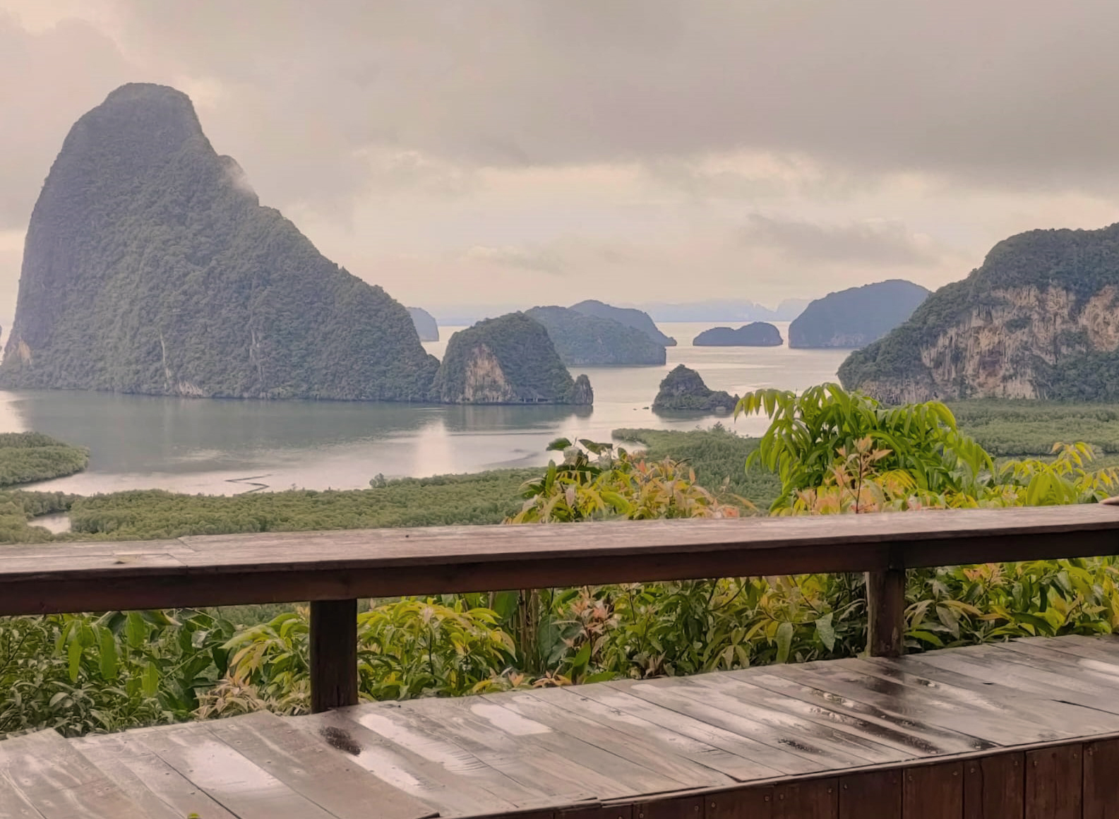 תצפית מרהיבה על מפרץ פאנג נגה