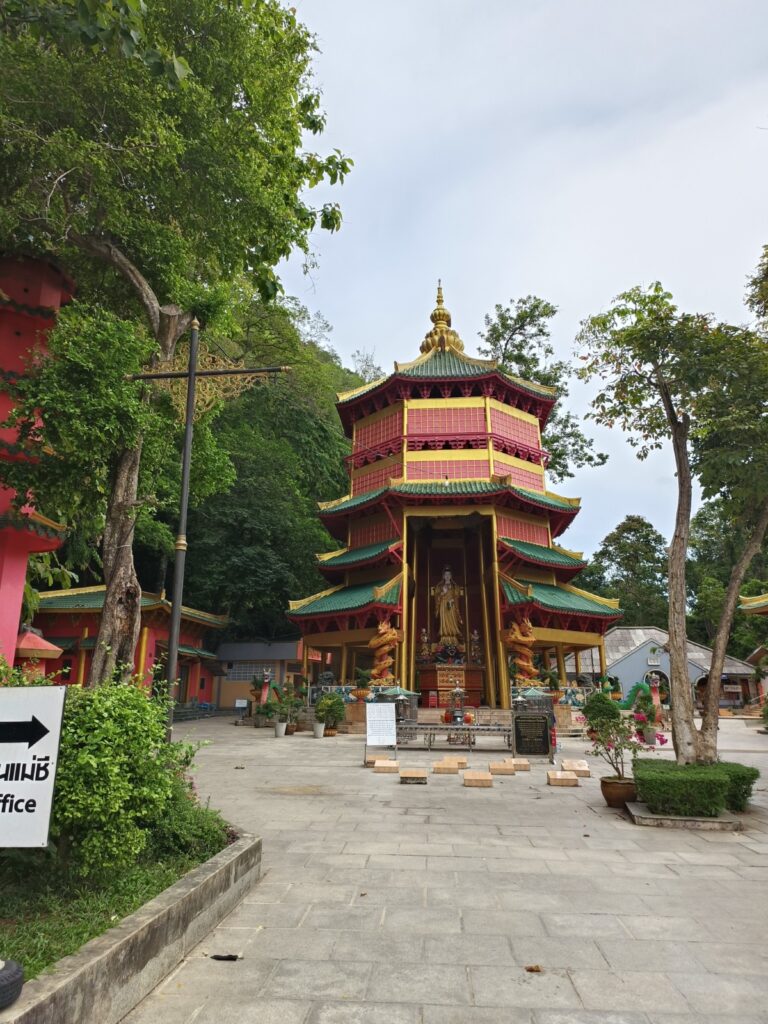 מקדש מערת הנמר קרבי