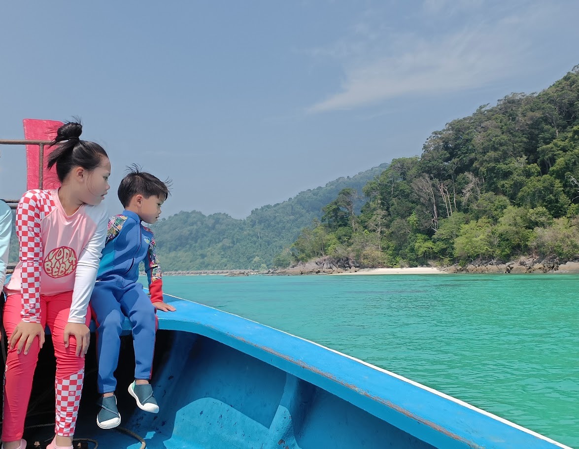 המסע אל האי סורין – Surin Island