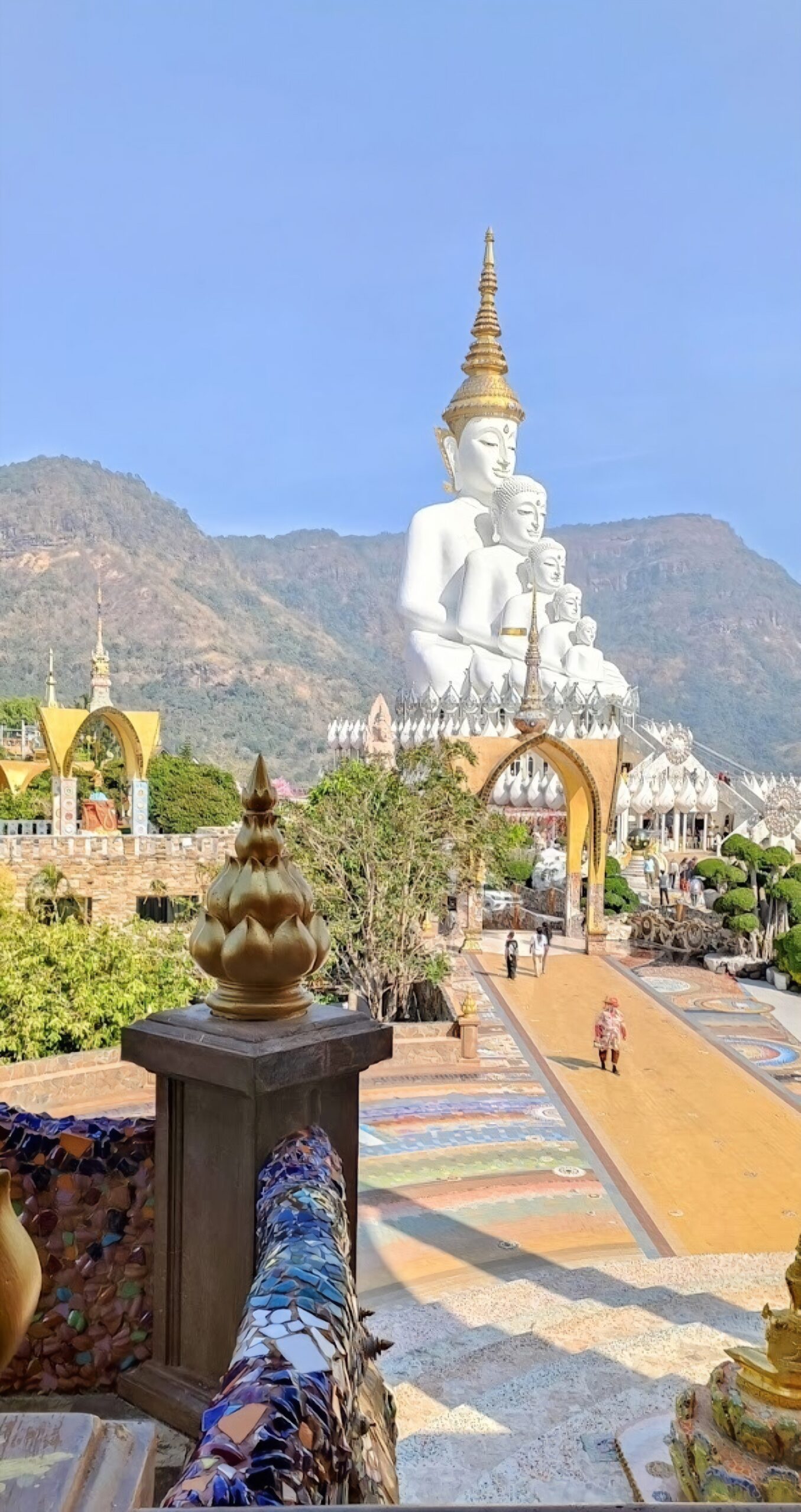 לעלות לרגל למקדש Phra That Sorn Kaew