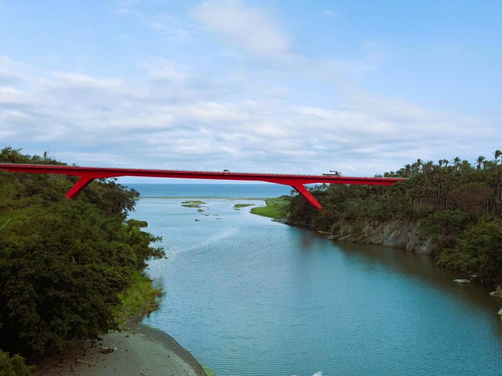 old donghe bridge taiwan