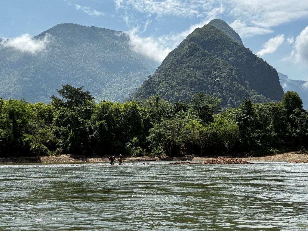 הפלגה לMuang Ngoy לאוס