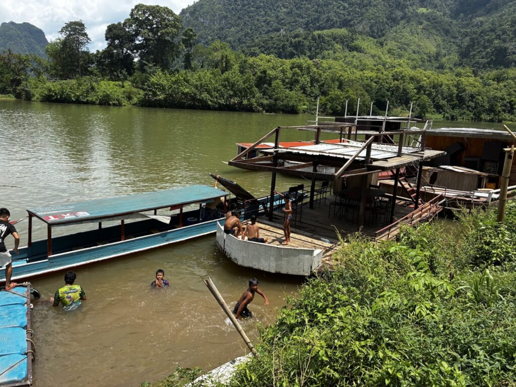 Nong Khiaw  לאוס