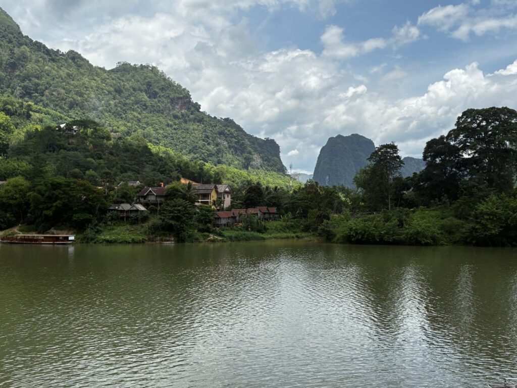 Nong Khiaw  לאוס