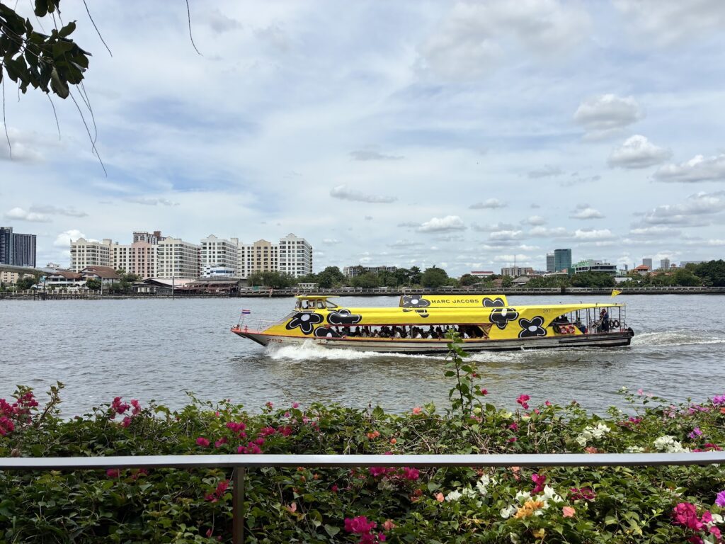 Chao Phraya boat
