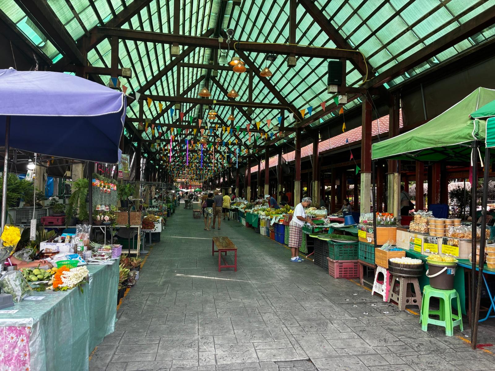 שווקים צפים ושווים בבנגקוק בסופ"ש בלבד