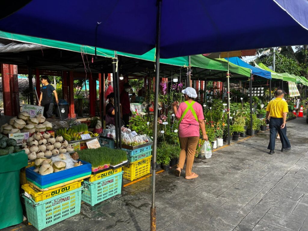   Taling Chan Floating Market