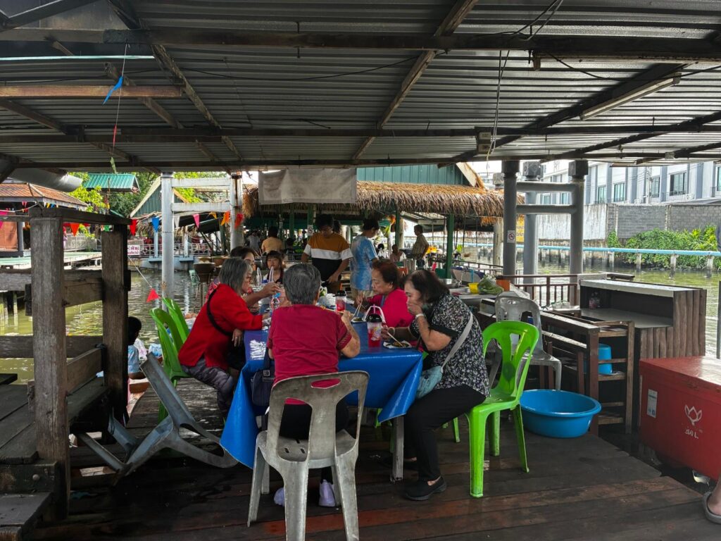   Taling Chan Floating Market