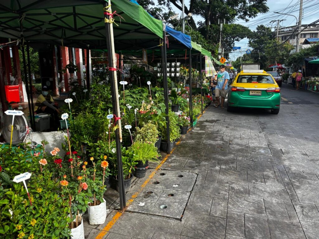   Taling Chan Floating Market