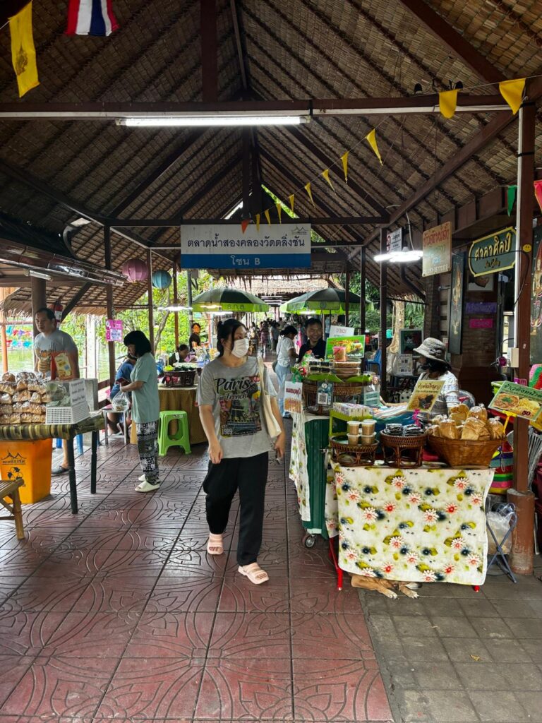 Klong Lat Mayom Floating Market