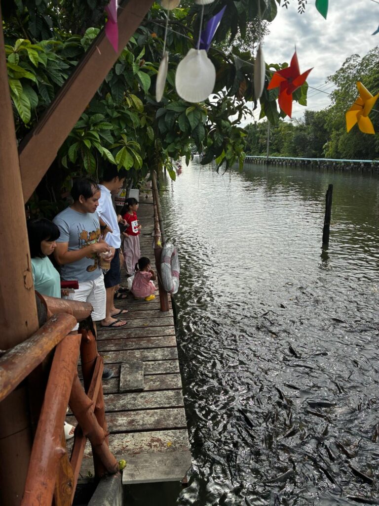 Song Khlong Floating Market