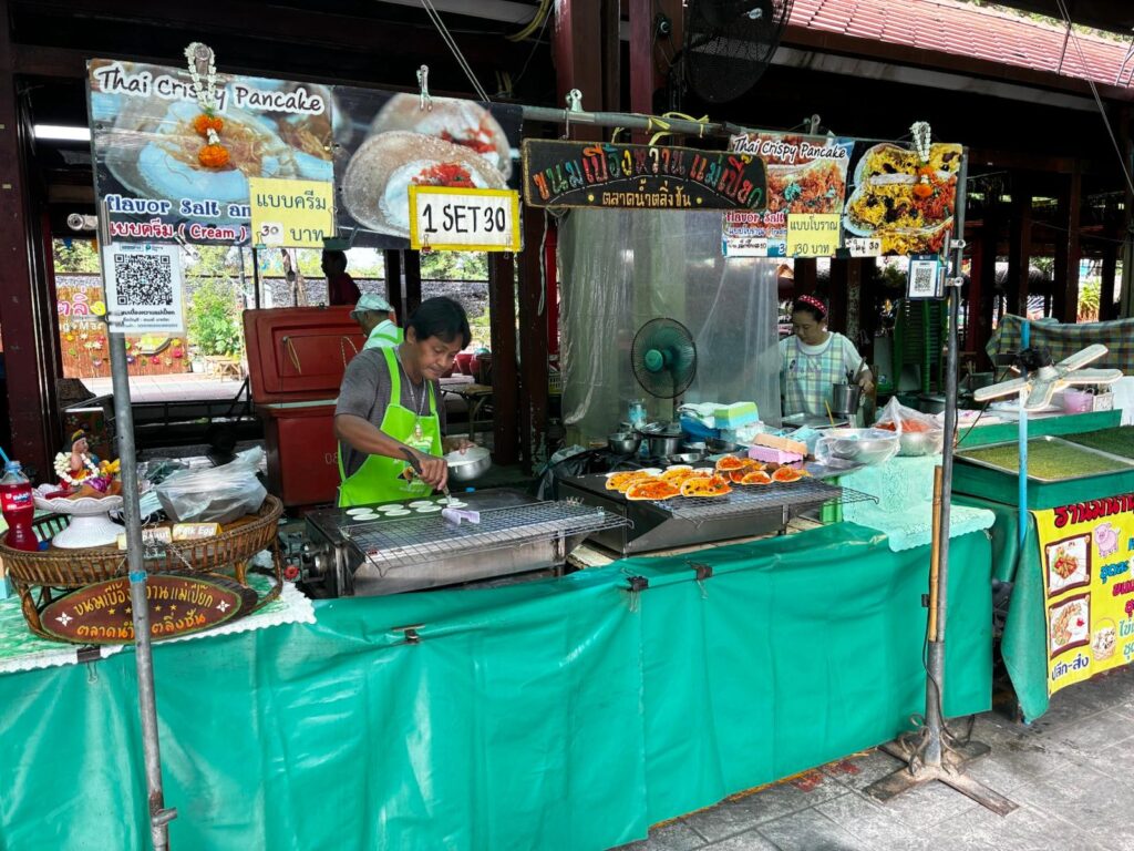   Taling Chan Floating Market