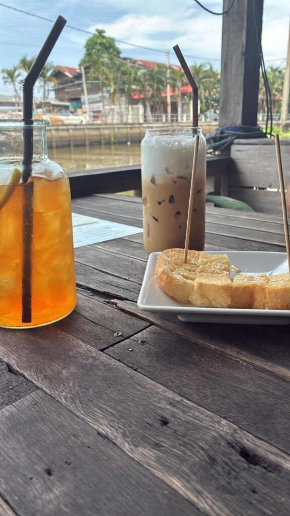 Si  Yaek Huatakhe Cafe & Guesthouse