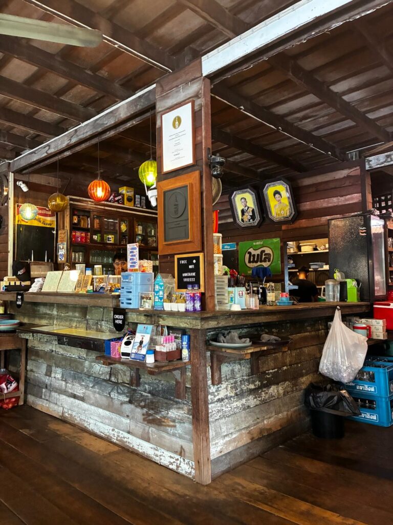 Si  Yaek Huatakhe Cafe & Guesthouse