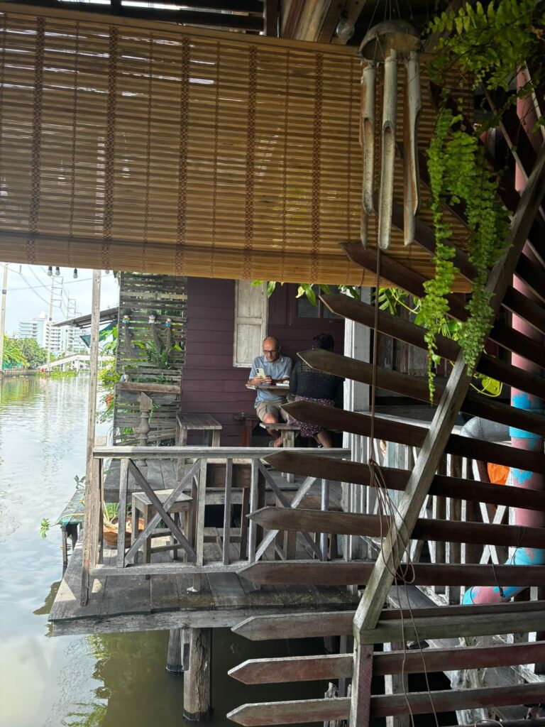 Si  Yaek Huatakhe Cafe & Guesthouse