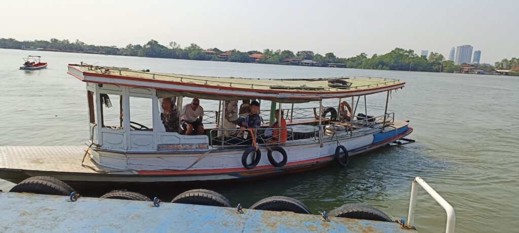 מעבורת ל-Bang Kacho