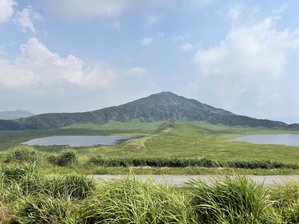 ליד מרכז המבקרים הר הגעש ASO יפן