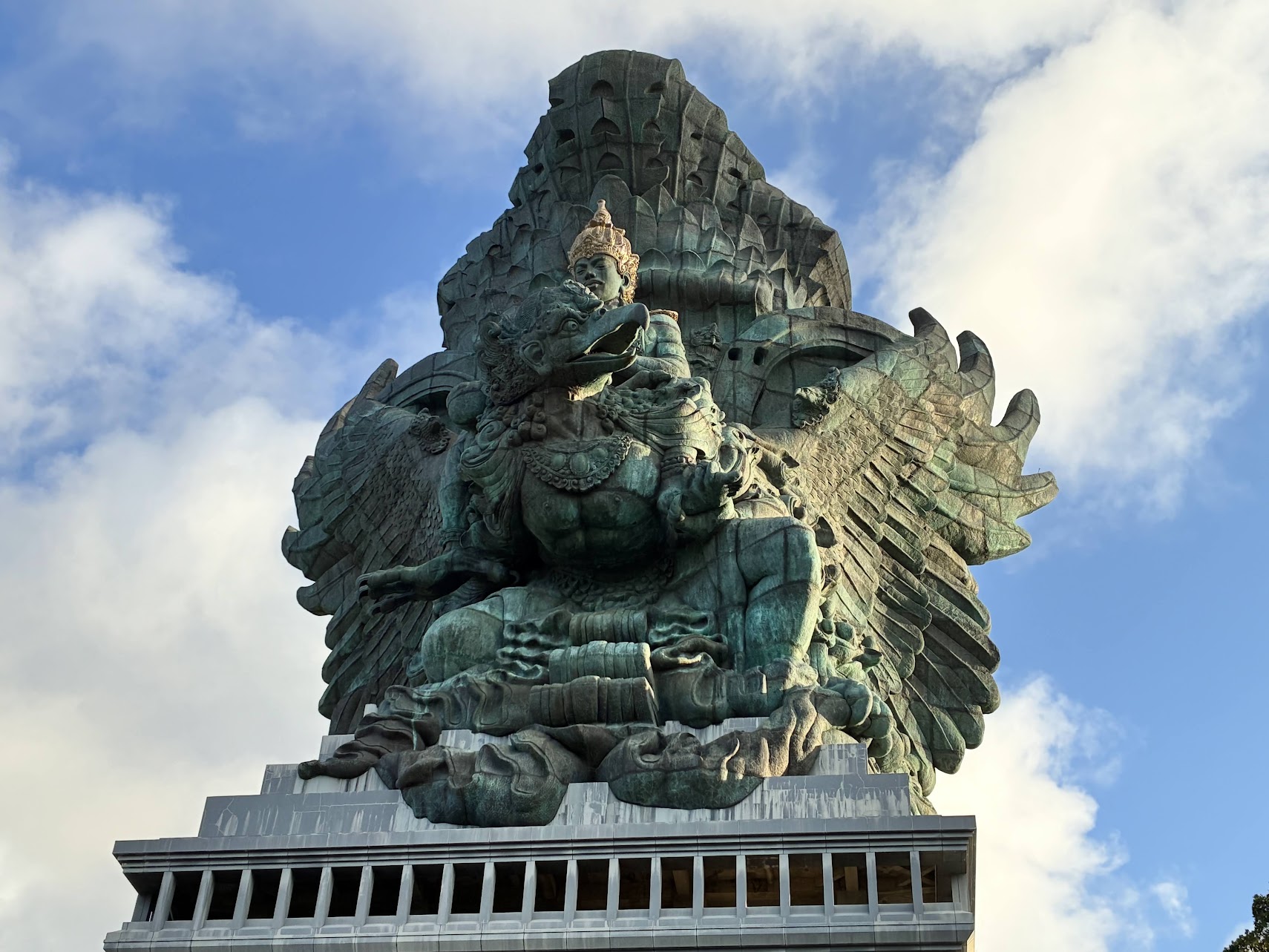 סוף סוף באלי: חלק 1: כל בית צריך מקדש