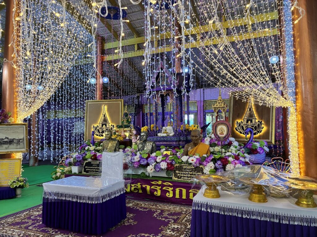 Wat Klang Khlong Watthana Ram