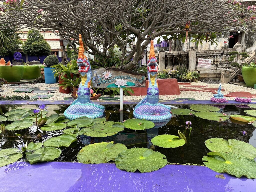 Wat Klang Khlong Watthana Ram