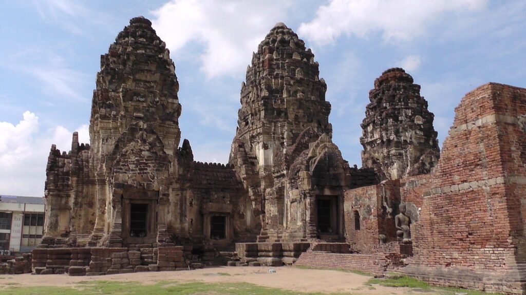 Phra Prang Sam Yot - מקדש שלושת הפגודות
